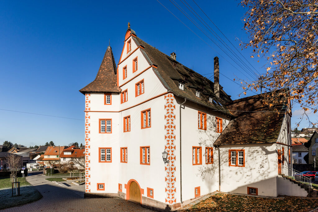 Schmieheimer Schloss neben dem Schulgebaeude