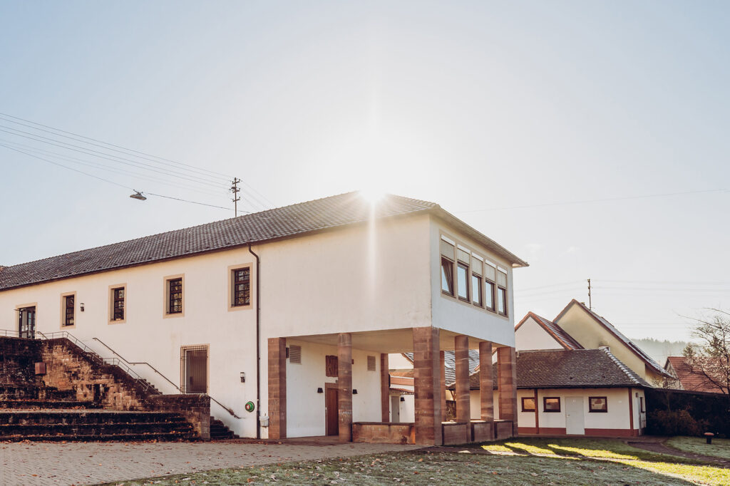 Schulgebäude der Grundschule im Ortsteil Schmieheim